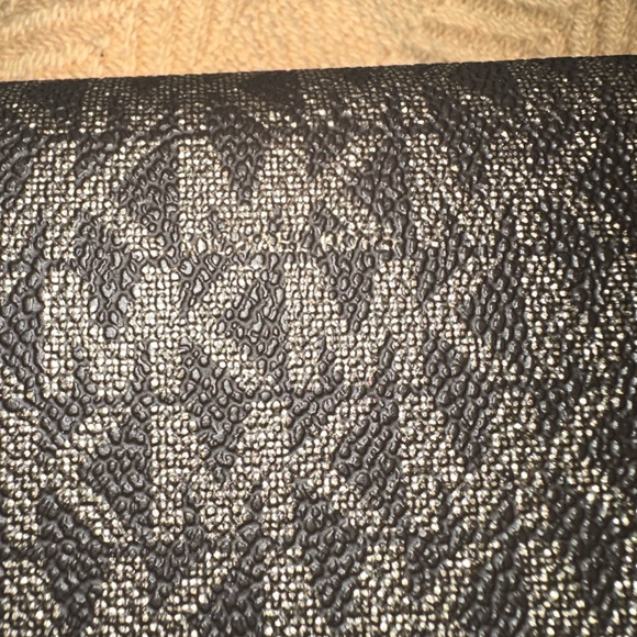 NWT Michael Kors Trifold Wallet - Picture 5 of 9